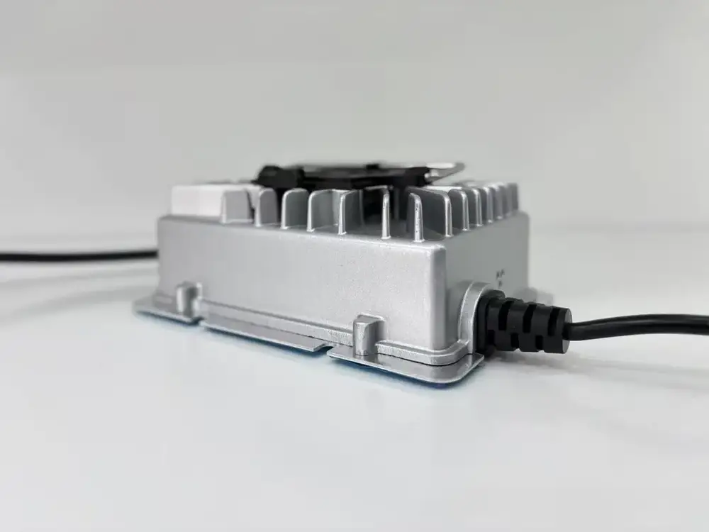 Portable Compact IP65 Sealed Charger for Lead-acid, Sodium and Lithium Battery